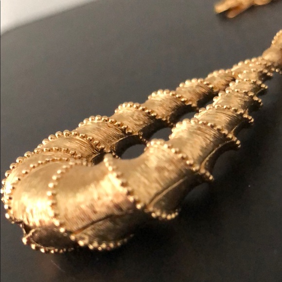 VINTAGE MONET TEARDROP NECKLACE & CLIP ON EARRINGS - Picture 4 of 14